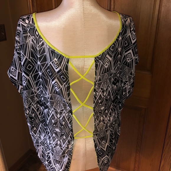 Geometric Top - Picture 2 of 3